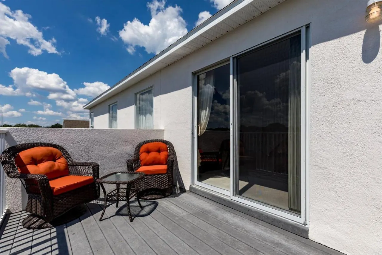 Executive 5 Bedroom Villa, Large Private Pool And Fantastic Conservation Views Davenport