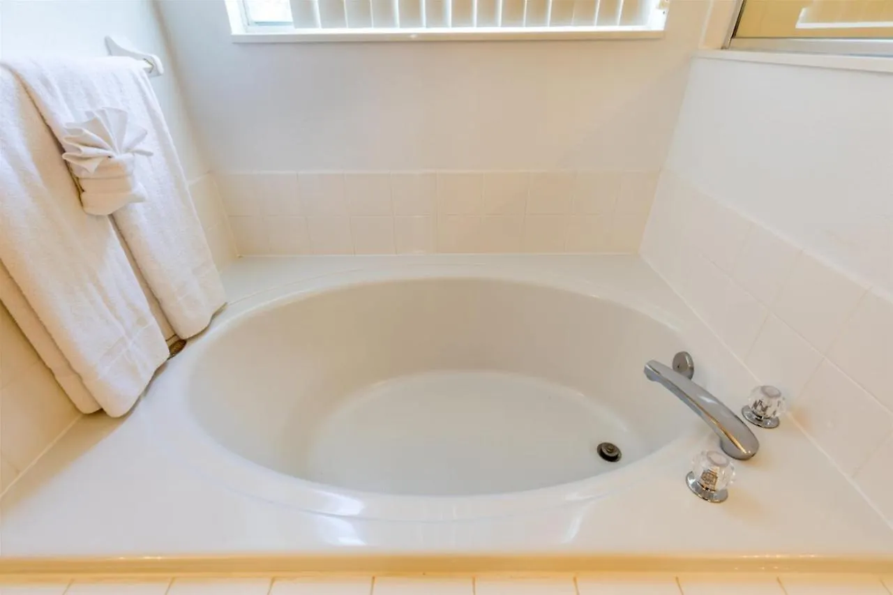 Executive 5 Bedroom Villa, Large Private Pool And Fantastic Conservation Views Davenport United States